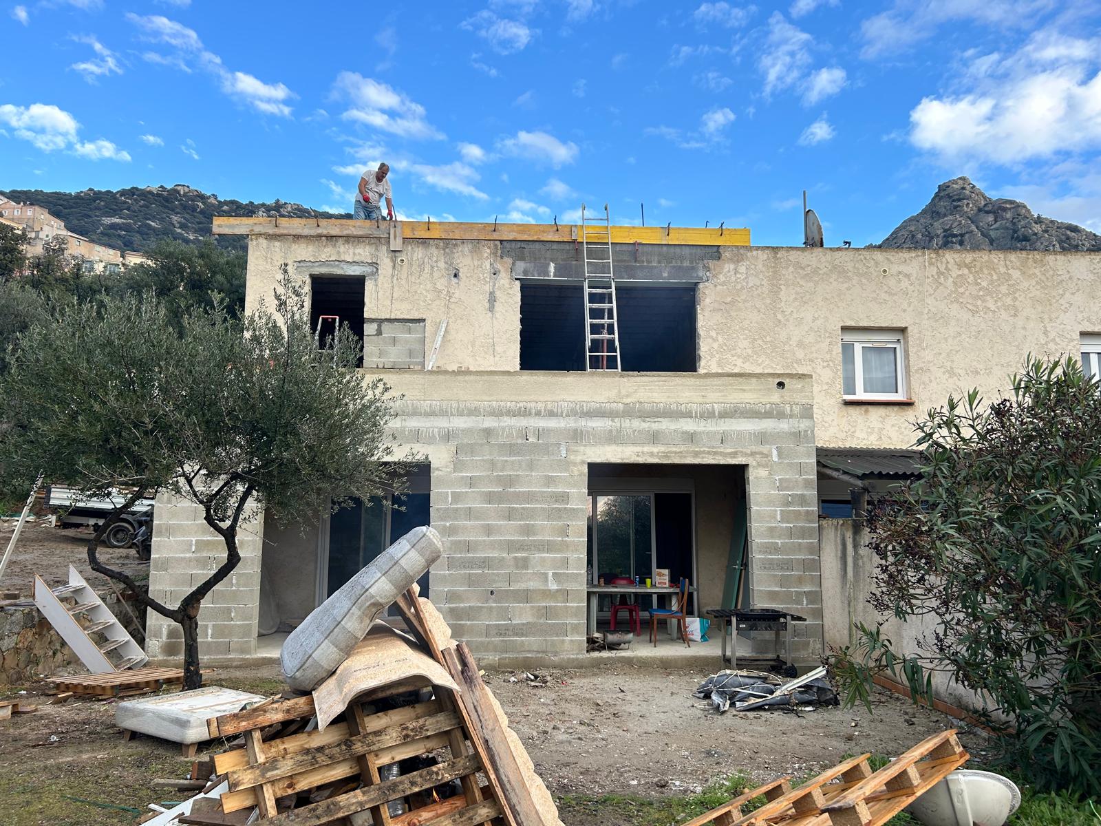 Maison en surélévation en Corse, Balagne
